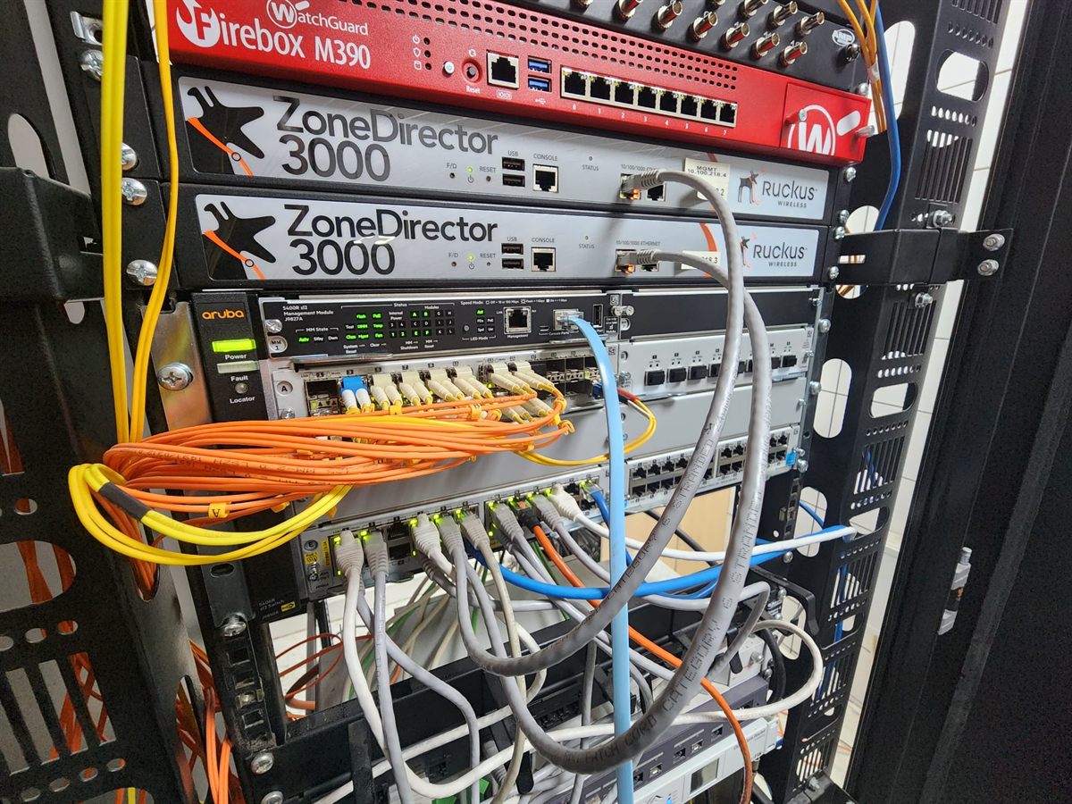 Network kabini düzenleme ve patch panel sonlandırma saha fotoğrafı